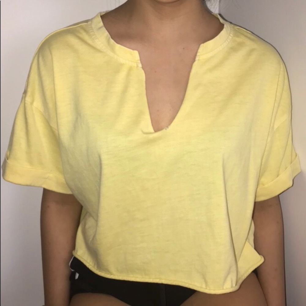 ✨yellow crop top✨
